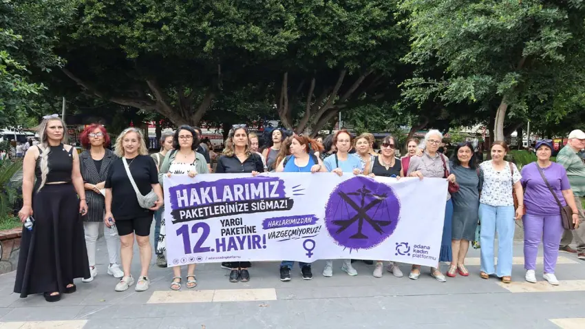 İzmir'de kadınlar ayakta: Yargı değil gasp paketi  haberinin görseli