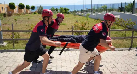 İzmir İtfaiyesi’nden arama kurtarma kampı