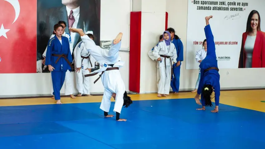 Karşıyaka’da Yaz Spor Okulları için kayıtlar başladı haberinin görseli