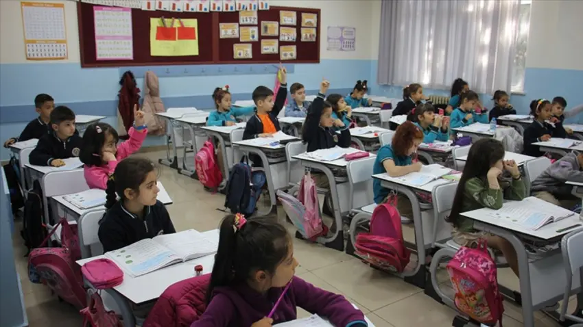 MEB 2026-2027 çalışma takvimi açıklandı! Okullar ne zaman açılacak, ilk ara tatil ve sömestr tarihleri belli oldu mu? haberinin görseli