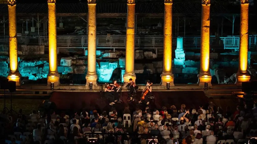 Tarihi Agora'da klasik müzik rüzgarı: Quatuor Magenta İzmir’de sahne aldı haberinin görseli