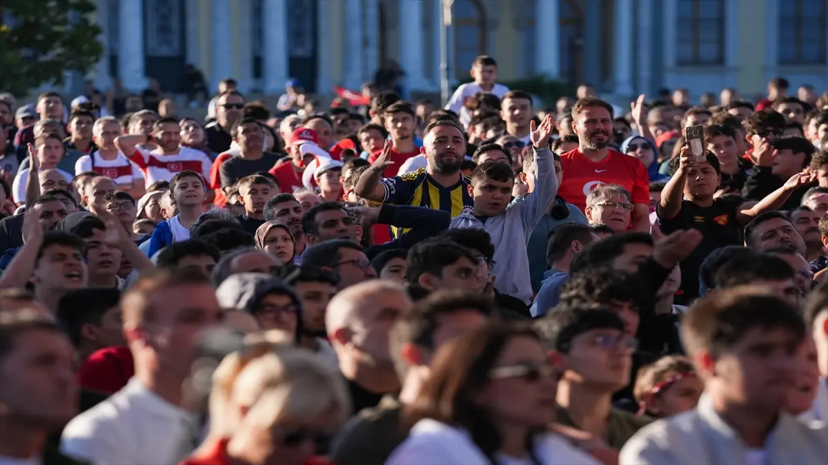 İzmir'de milli maç heyecanı görseli