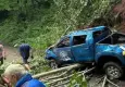 Rize’de feci kaza: Bahçeye giden çift uçuruma yuvarlanan  kamyonette can verdi