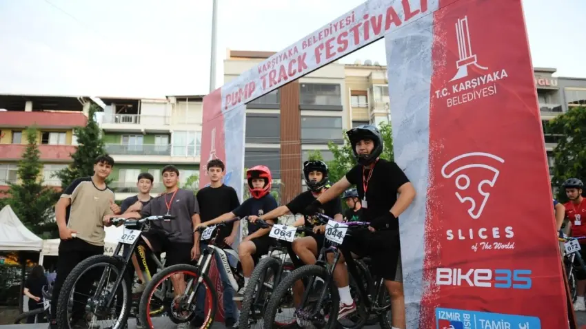 Türkiye’de bir ilk: Karşıyaka’da gece düzenlenen ilk Pump Track Bisiklet Yarışı nefes kesti haberinin görseli