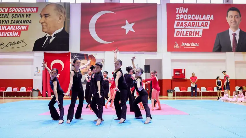 Bayraklı’da kursiyerlerden yıl sonu gösterisi haberinin görseli