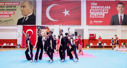 Bayraklı’da kursiyerlerden yıl sonu gösterisi