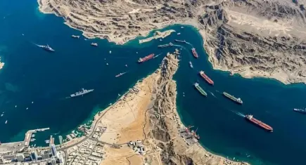Hürmüz Boğazı'ndan gemiler geçmeye başladı