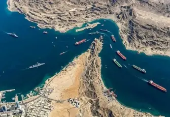 Hürmüz Boğazı'ndan gemiler geçmeye başladı