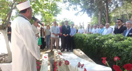 İzmir’in unutulmaz Başkanı Piriştina mezarı başında anıldı