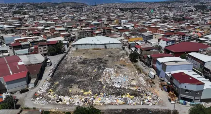 Karabağlar Sanayi Sitesi’ndeki atıklar tepki çekti