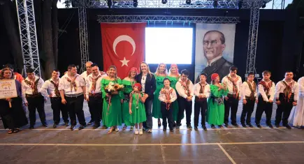 Konak’ta Halk Oyunları Şenliği 20. kez sahne aldı