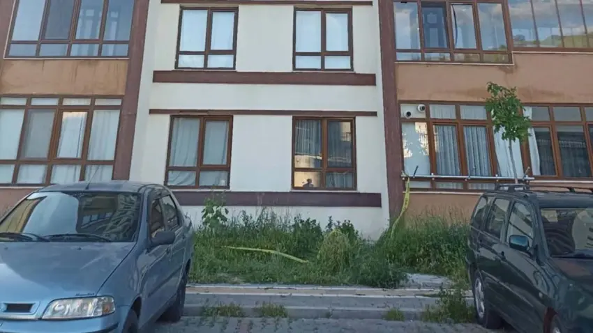 2 yaşındaki çocuk pencereden düşerek hayatını kaybetti haberinin görseli