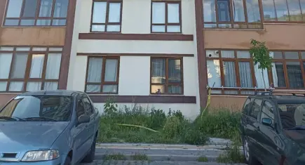 2 yaşındaki çocuk pencereden düşerek hayatını kaybetti