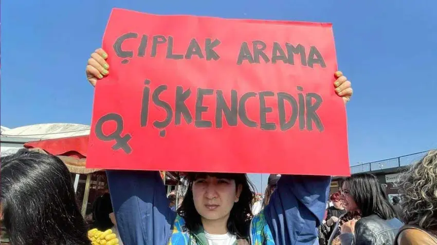 Cinsel Şiddetle Mücadele Derneği: Çıplak aramaya maruz bırakılan herkesin yanındayız haberinin görseli
