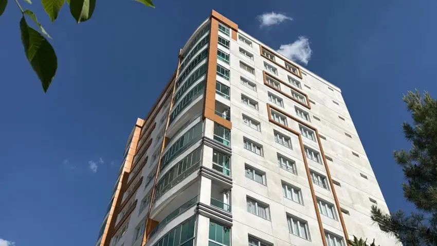Diyarbakır’da 13 yaşındaki çocuk LGS sınavı kötü geçtiği için balkondan atladı haberinin görseli