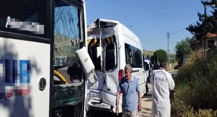 Fabrika yolunda feci kaza! İki servis aracı çarpıştı:17 yaralı 