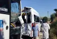 Fabrika yolunda feci kaza! İki servis aracı çarpıştı:17 yaralı 