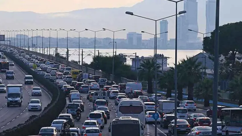 İzmir’de trafiğe kayıtlı araç sayısı 2,1 milyonu aştı haberinin görseli