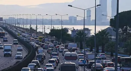 İzmir’de trafiğe kayıtlı araç sayısı 2,1 milyonu aştı