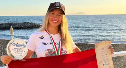 İzmirli Yüzücü Eda Savcıgil'den tarihi zafer
