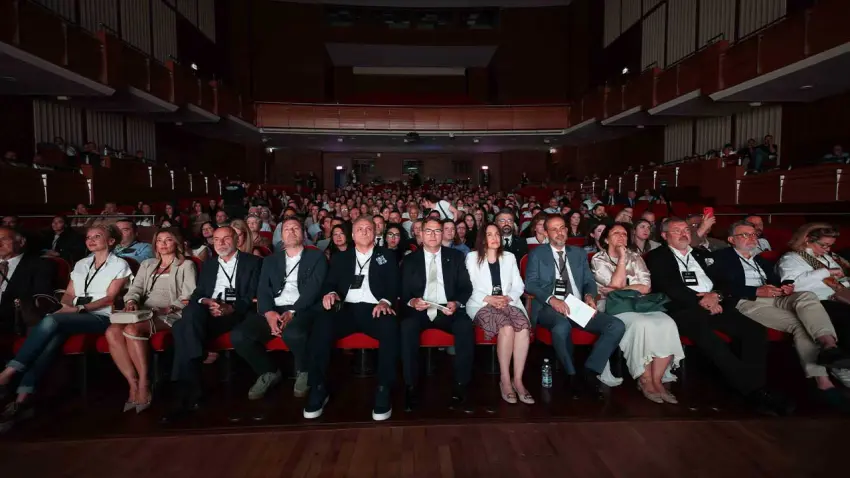KalDer İzmir Geleceği “Başka Türlü” ele aldı haberinin görseli