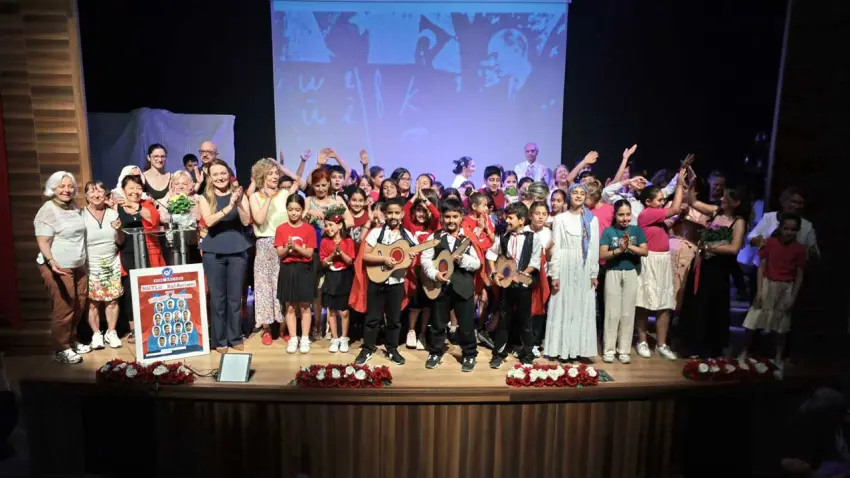 Konaklı çocuklar yıl sonu etkinliğinde yeteneklerini sergiledi haberinin görseli