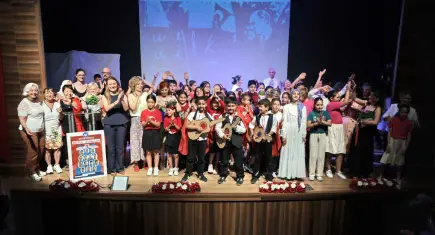 Konaklı çocuklar yıl sonu etkinliğinde yeteneklerini sergiledi