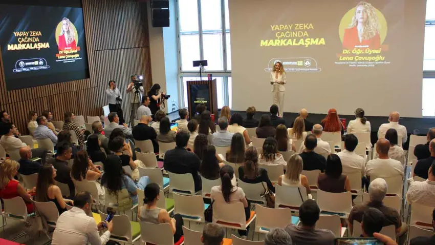 Yapay zeka çağında markalaşmanın geleceği İzmir’de masaya yatırıldı haberinin görseli