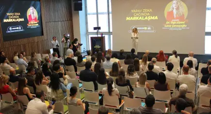 Yapay zeka çağında markalaşmanın geleceği İzmir’de masaya yatırıldı