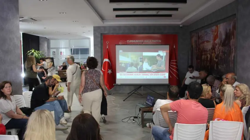 CHP İzmir’de gergin MYK bekleyişi haberinin görseli