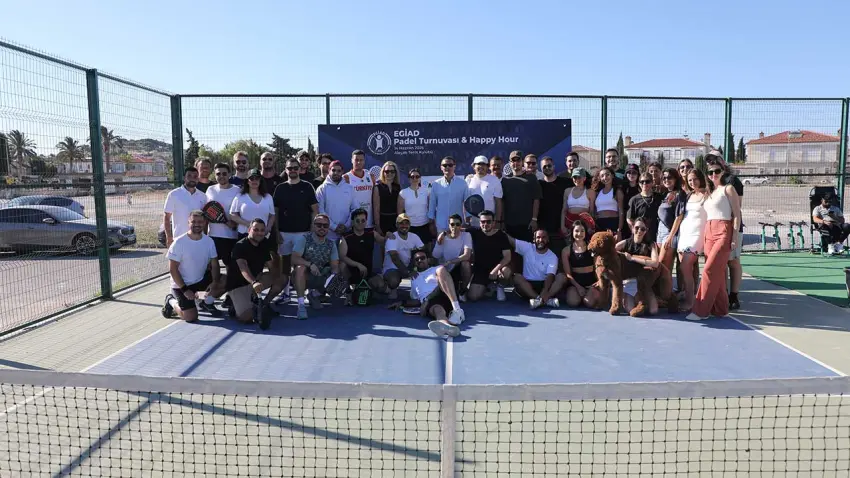 EGİAD Üyeleri Alaçatı’da Padel Turnuvasında buluştu haberinin görseli