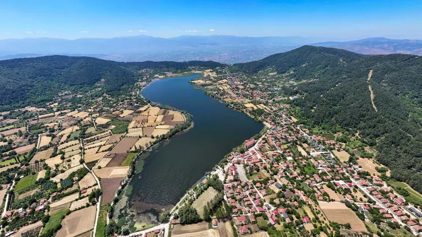Gölcük Gölü’nde ekolojik denge için temizlik seferberliği haberinin görseli