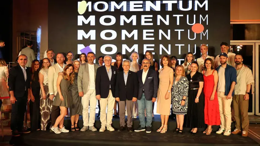 İEÜ’lü genç tasarımcılar “Momentum” defilesiyle göz doldurdu haberinin görseli