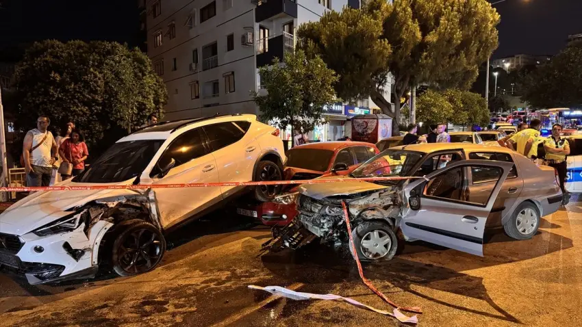 İzmir haber: Konak’ta park halindeki araçlara çarpan sürücü hayatını kaybetti haberinin görseli