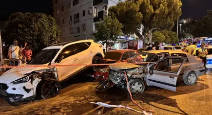 İzmir haber: Konak’ta park halindeki araçlara çarpan sürücü hayatını kaybetti
