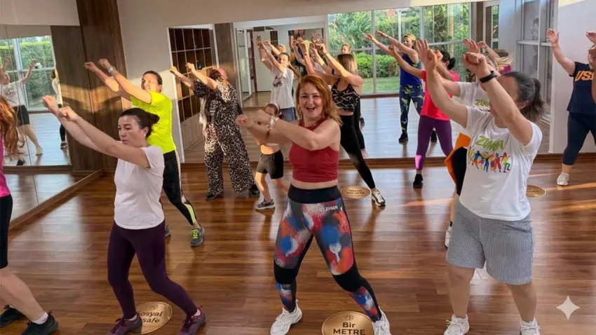 Menderesli kadınlar zumba etkinliğinde buluştu haberinin görseli