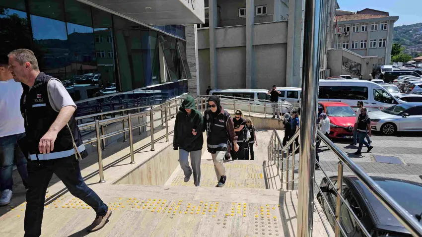 Rüşvet karşılığı kürtaj iddiası: 11’i kadın 20 şüpheli gözaltında