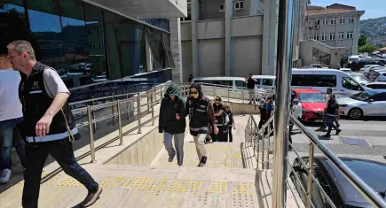 Rüşvet karşılığı kürtaj iddiası: 11’i kadın 20 şüpheli gözaltında