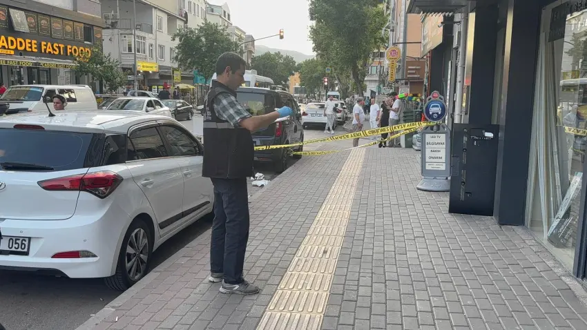 Sosyal medyada başlayan tartışma bıçaklı kavgaya döndü: 1 ölü, 1 yaralı haberinin görseli