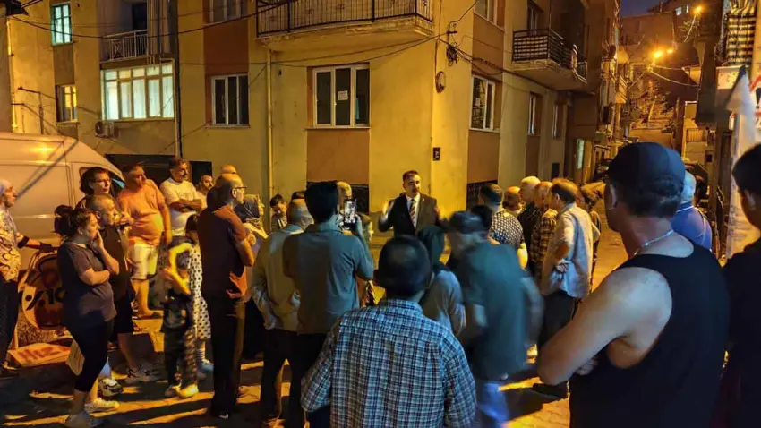 Başdaş, Konak’ta evi zarar gören vatandaşları ziyaret etti haberinin görseli