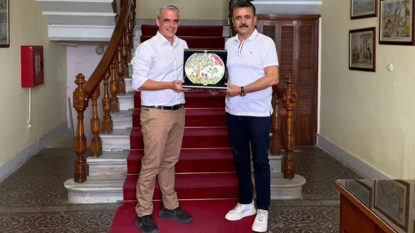 Dikili ile Midilli arasındaki dostluk ilişkileri masaya yatırıldı haberinin görseli