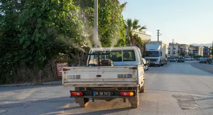Gaziemir’de haşerelere karşı yoğun mücadele