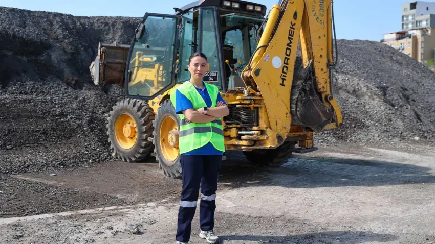 Hayalinin peşinden gitti, kepçenin başına geçti haberinin görseli