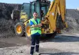 Hayalinin peşinden gitti, kepçenin başına geçti