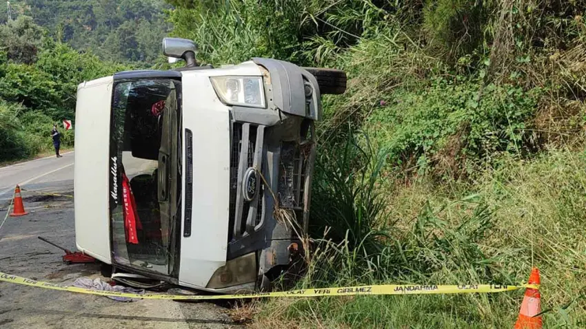 İzmir’de minibüs kazası: Ölü ve yaralılar var haberinin görseli