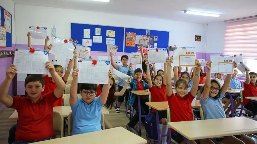 Karne günü ne zaman? 2026-2027 Eğitim Öğretim Yılı MEB Takvimi açıklandı! okullar ne zaman açılacak, ara tatiller devam edecek mi? haberinin görseli