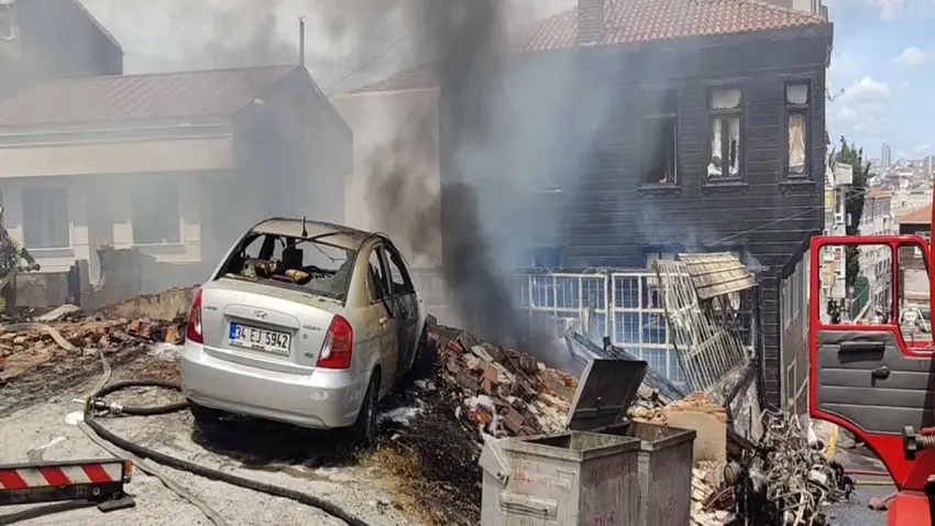 Motosiklet tamirhanesinde korkutan yangın haberinin görseli
