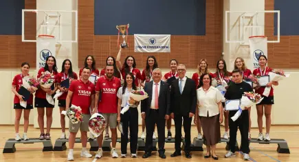 Yaşar Üniversitesi Kadın Voleybol Takımı Türkiye Şampiyonu