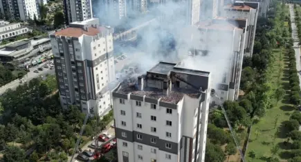 11 katlı binada yangın çıktı: 10 kişi hastaneye kaldırıldı