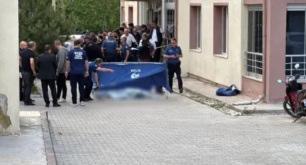 11 katlı binadan düşen 20 yaşındaki genç hayatını kaybetti